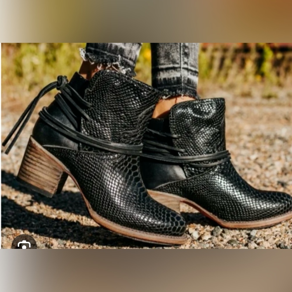 Freebird by Steven Black Textured Ankle Boots